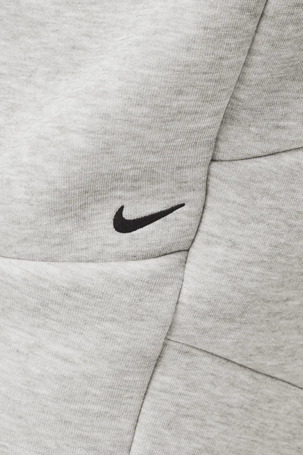 NA-M48 (Nike tech fleece trackpants grey/black)