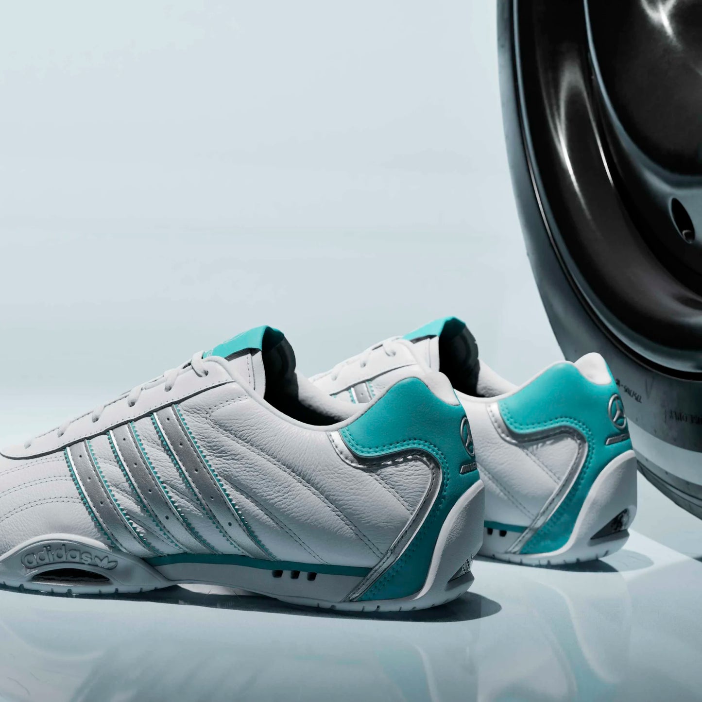 A-R72 (Adidas adiracer low mercedes amg petronas F1 team shoeswhite/matte silver/semi mint rush) 226910580