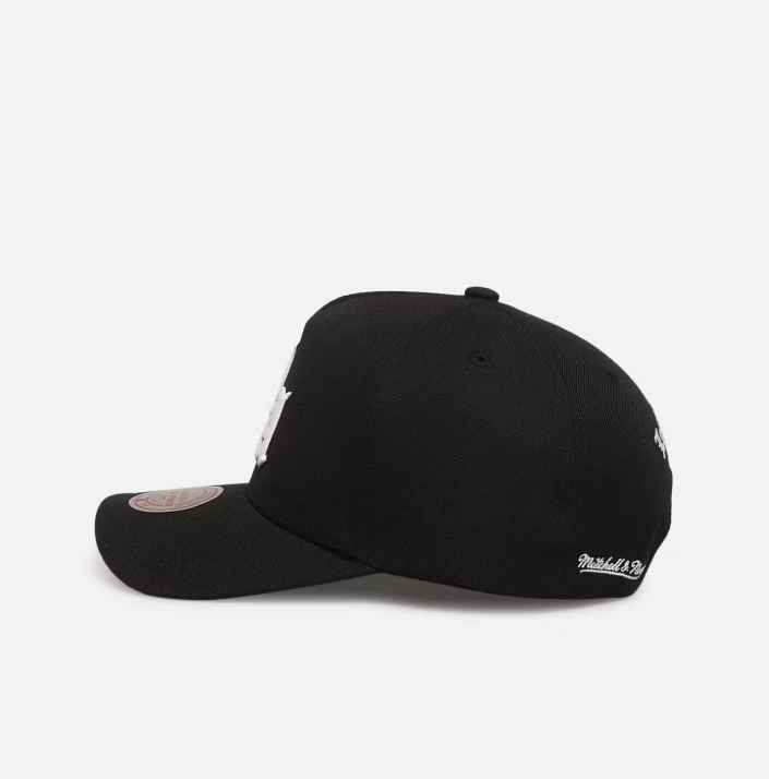 MNA-O44 (Mitchell & ness gothic letter pro pinch snapback lakers black osfm) 72592608