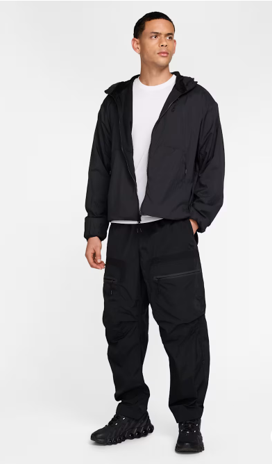 NA-O48 (Nike tech mens woven cargo trackpants black)