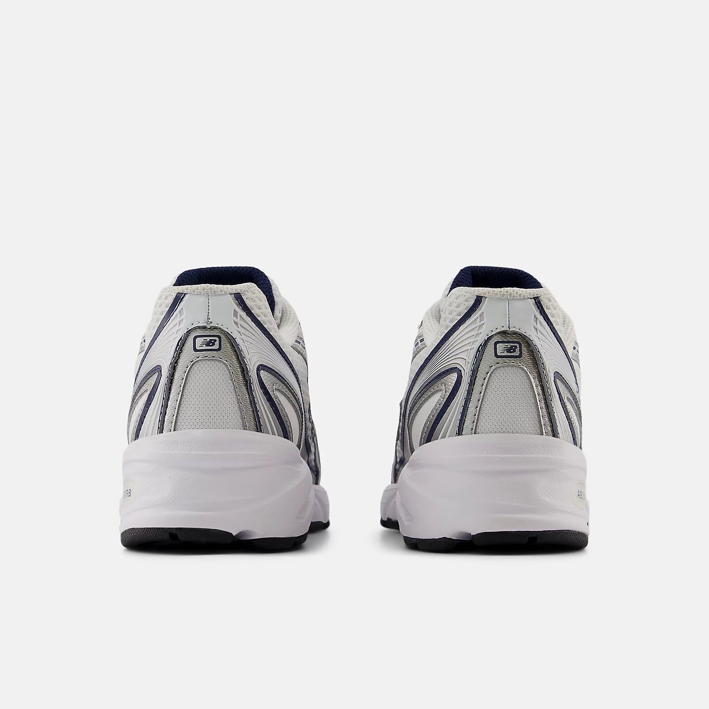 NB-H9 (New balance U740 V2 D width shoes white/vintage indigo/shadow grey) 52698500