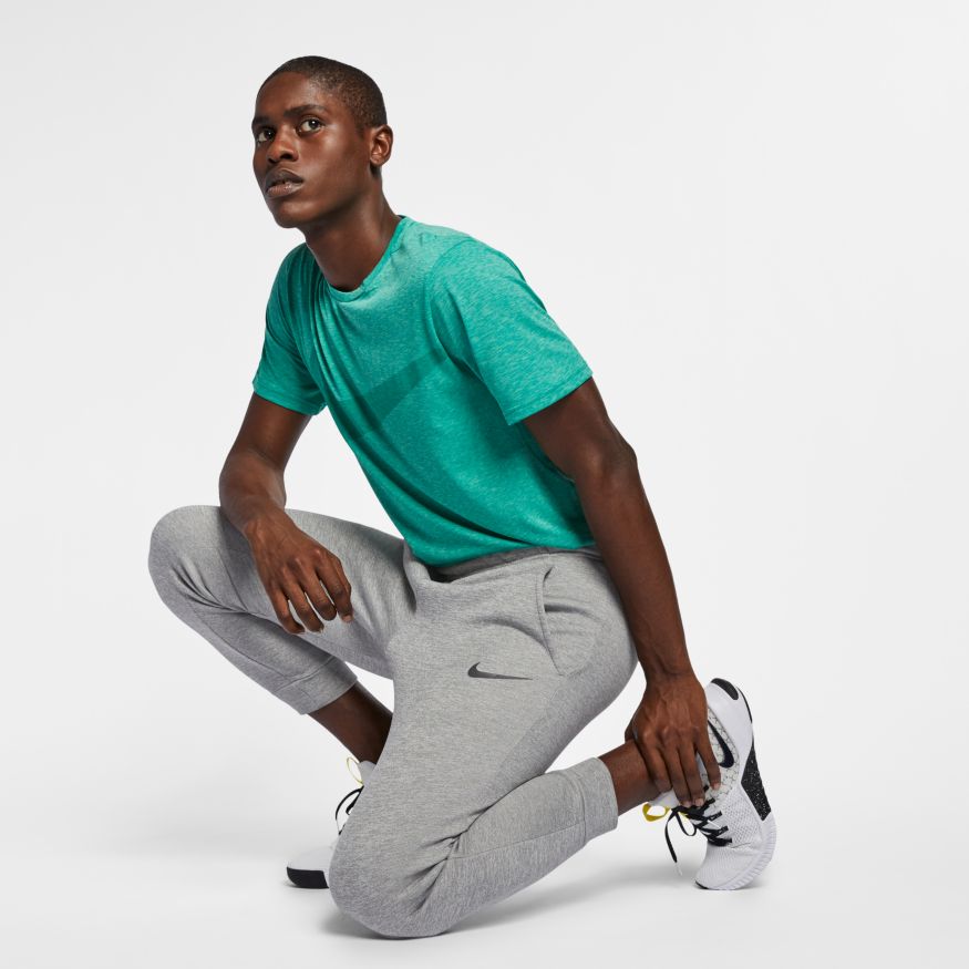 NA-T17 (M nike therma tapered training pants dark heather/black) 42293836 NIKE