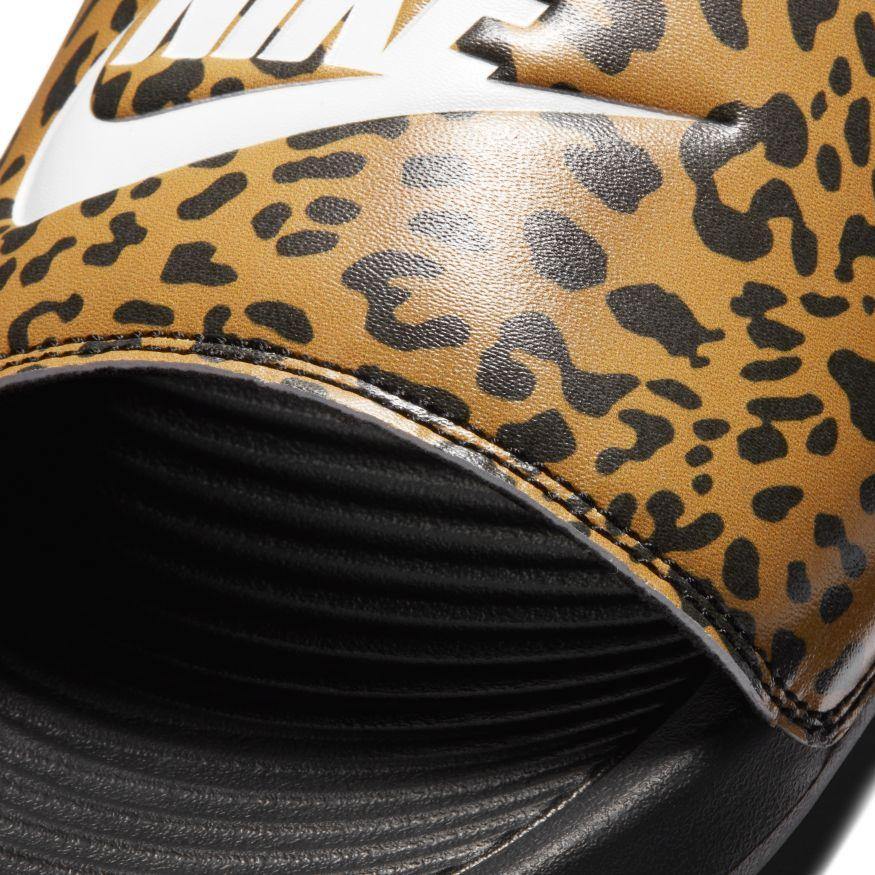 N-F118 (Wnike victori one slide print chutney/white/black) 112092813 - Otahuhu Shoes