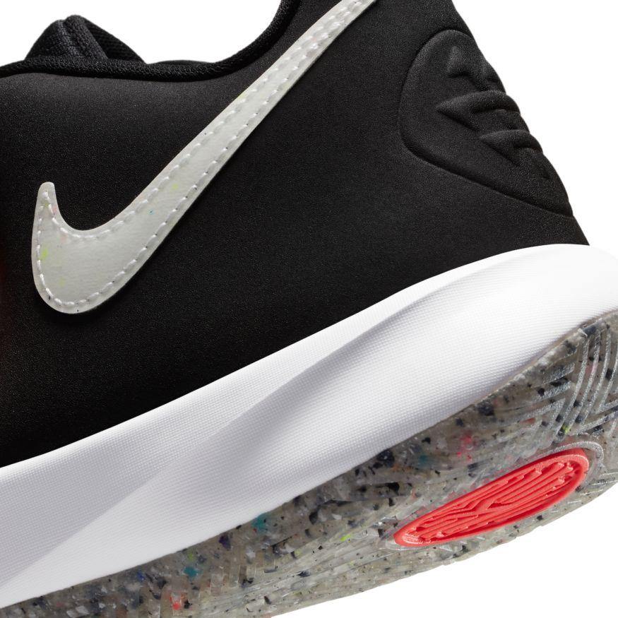 N-J116 (Kyrie flytrap III gs black/white/lt smoke grey/bright crimson) 92095627 - Otahuhu Shoes