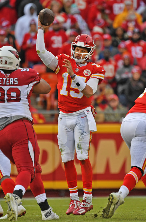 NA-W40 (Nike home jersey player kc pmahomes university red) 112298260 NIKE