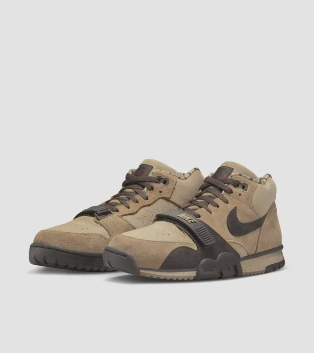 N-M136 (Nike air trainer 1 hay/barque brown/taupe)