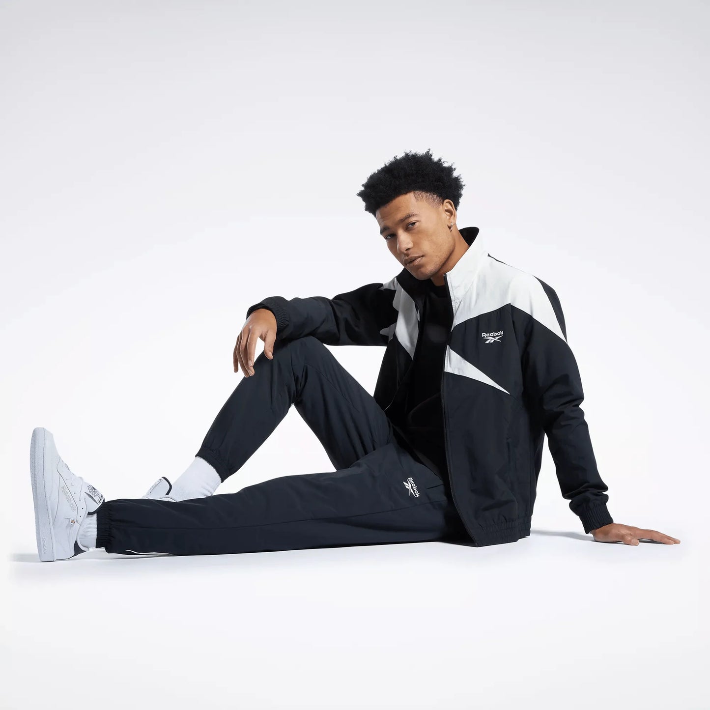 RA-G3 (Reebok classics vector trackpants black/white) 22597160