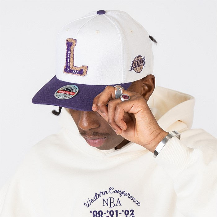 MNA-V28 (Mitchell and ness letterman classic lakers snapback off white/purple osfm) 62392826