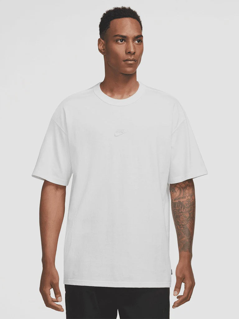 NA-Q48 (Nike Sportswear Premium Essentials Tee White)