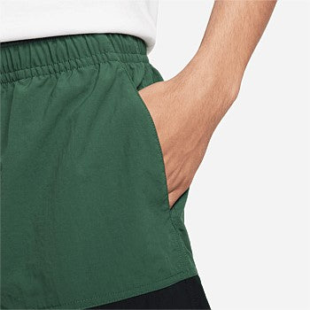 NA-Y44 (Nike club woven colour blocked shorts forest green/black)