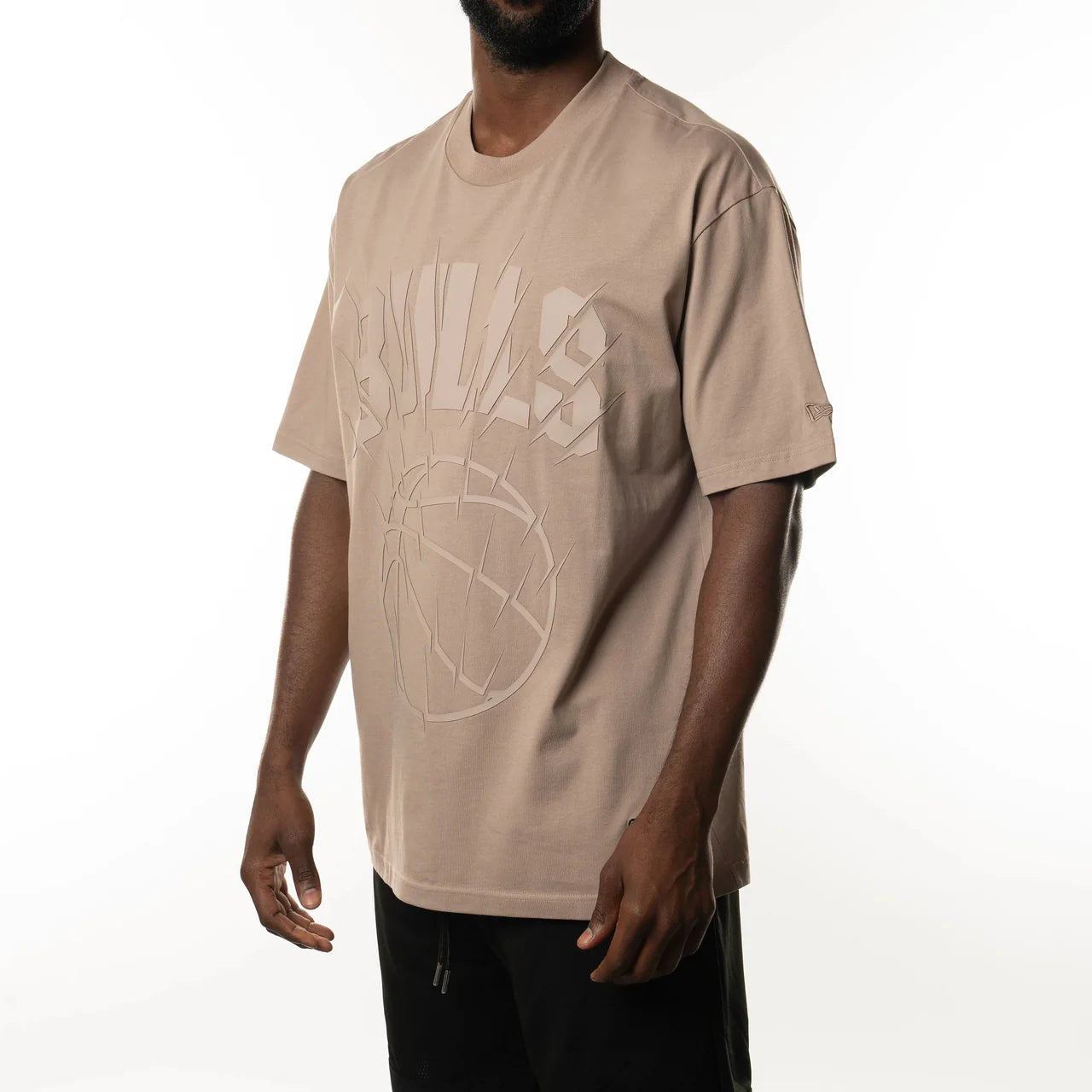 NEA-O9 (New era tonal nba chicago bulls oversize tee ash brown) 72494000