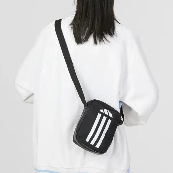 AE-G5 (Adidas essentials training shoulder organizer bag black/white) 62391687