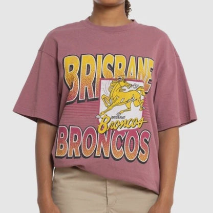 MNA-Q31 (Mitchell and ness inclined stack tee brisbane broncos maroon) 102393347