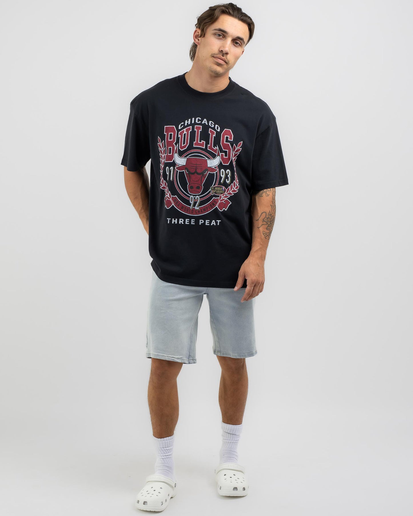 MNA-B32 (Mitchell and ness arch tee bulls faded black) 112393477