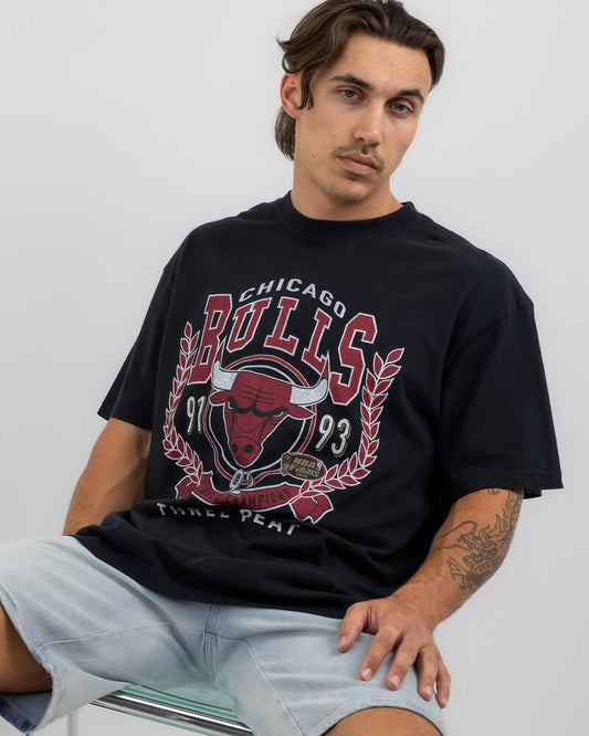 MNA-B32 (Mitchell and ness arch tee bulls faded black) 112393477