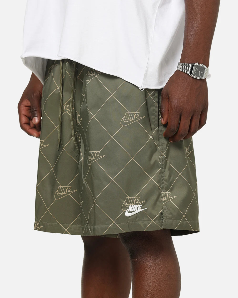 NA-M50 (Nike sportswear club woven flow shorts medium olive/white) 92693825