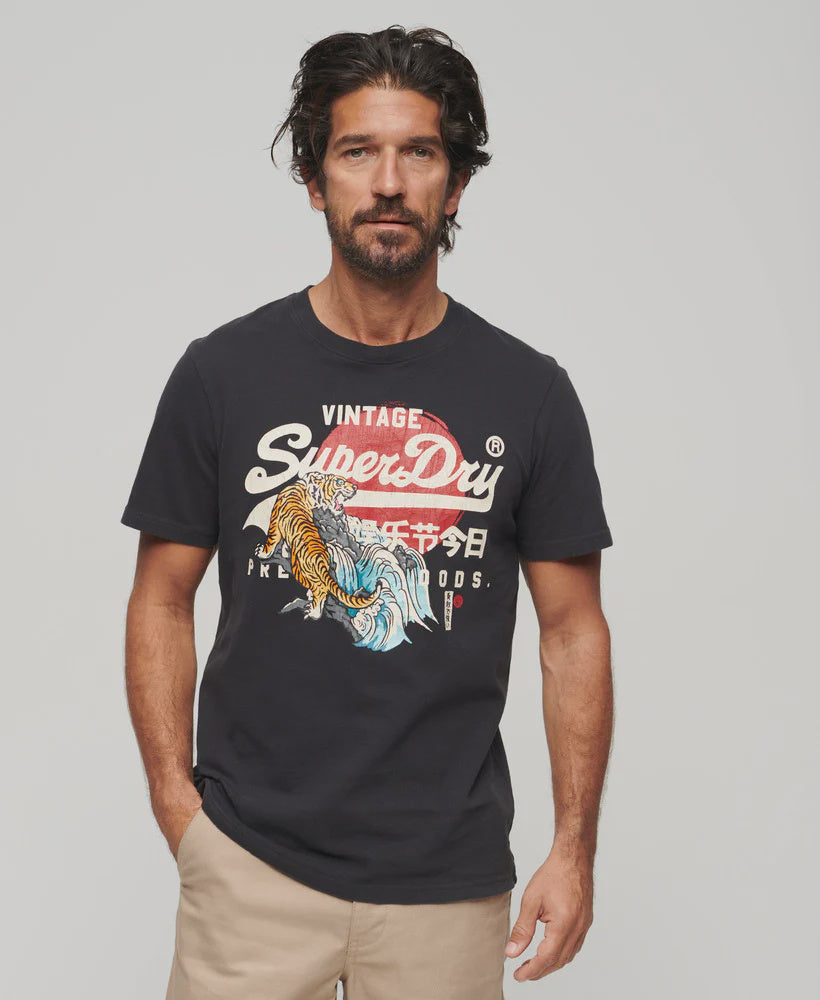 SDA-J (Superdry tokyo VI graphic t-shirt bison black) 102493043