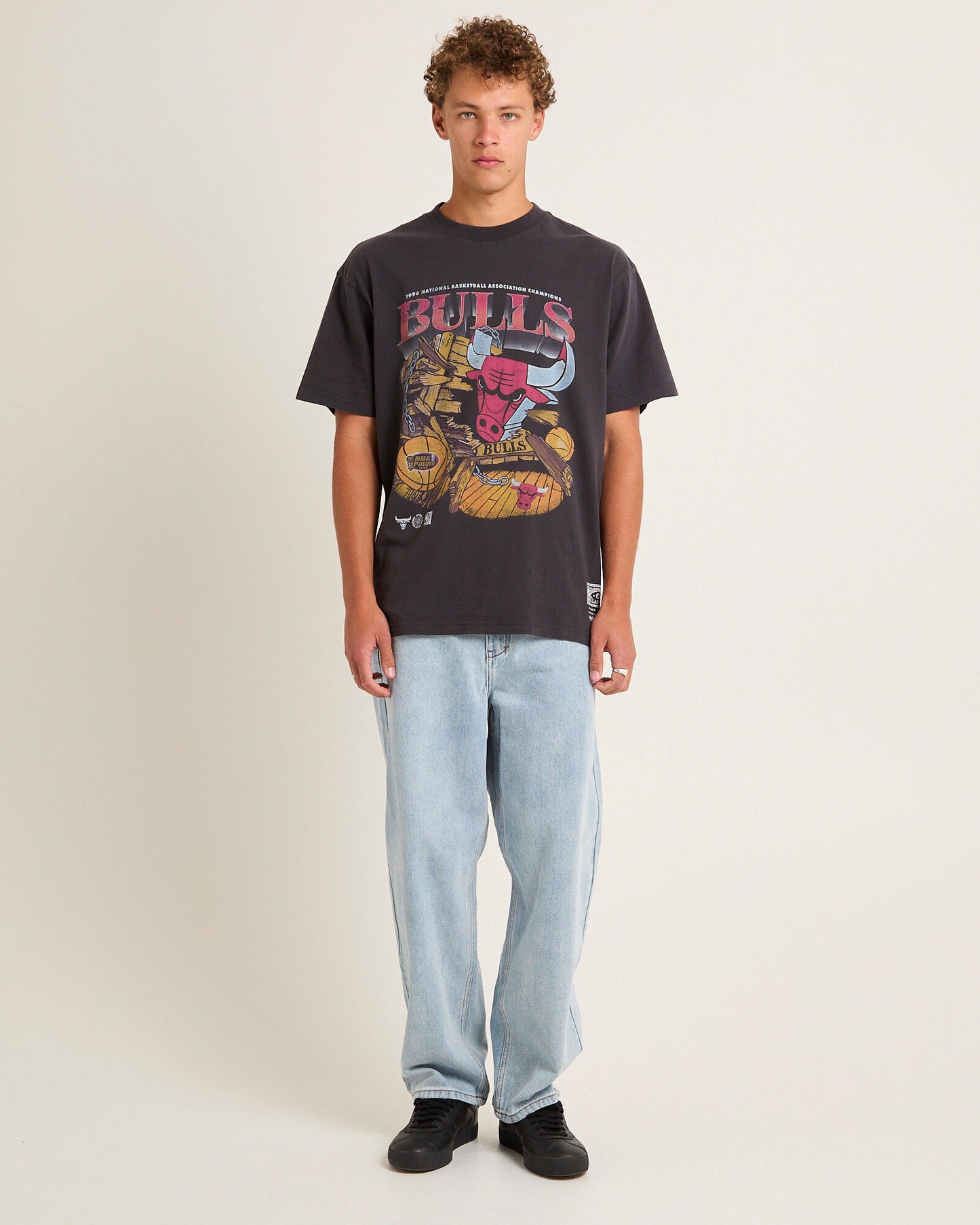 MNA-J39 (Mitchell & ness bevel burst tee bulls overdyed black) 112493478