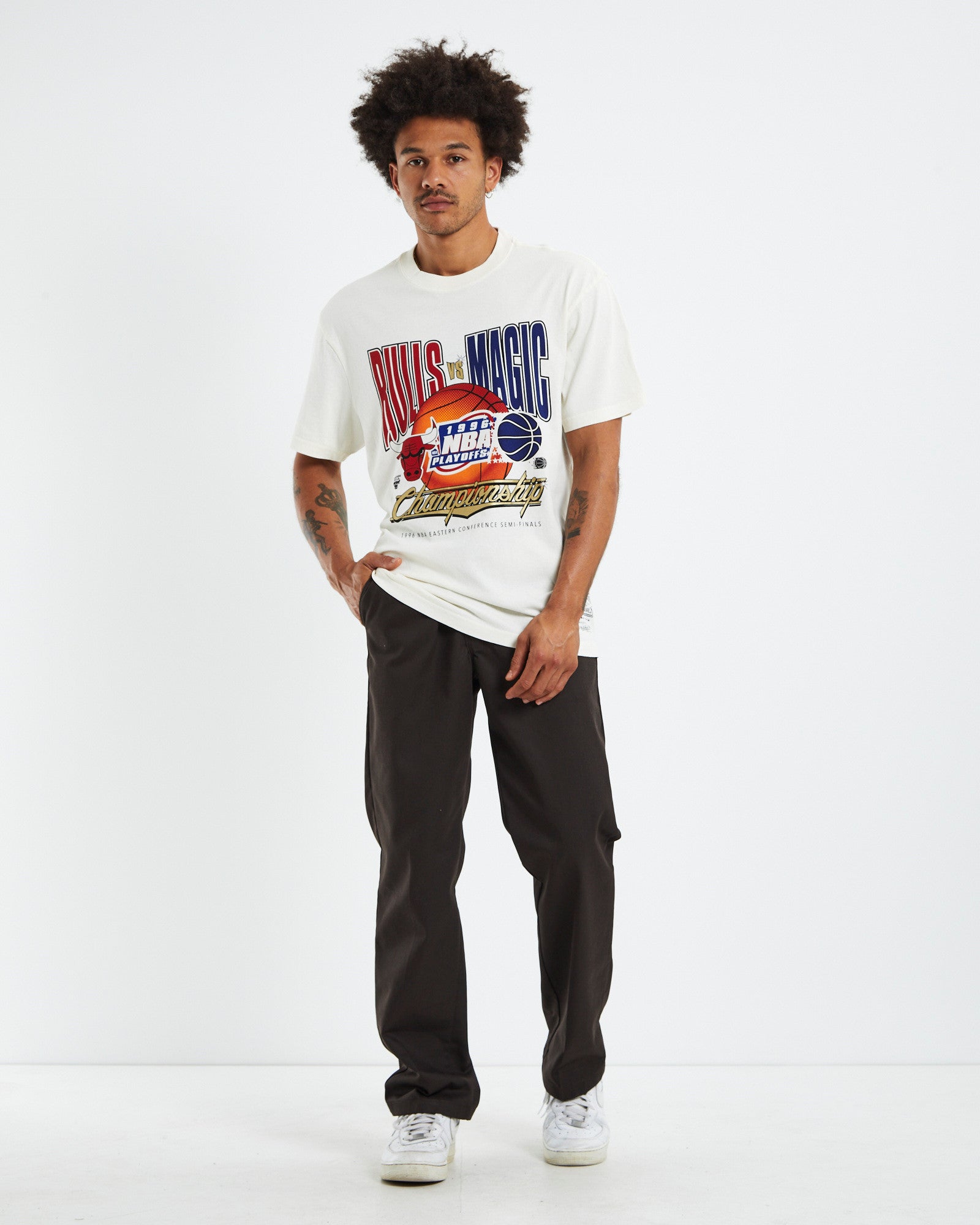 MNA-M25 (Mitchell and ness road to the final tee nba worn white) 12393913