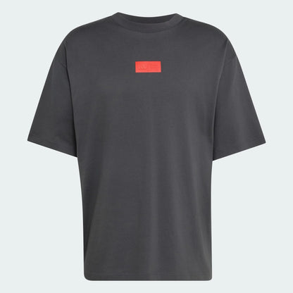 AA-S32 (Adidas audi formula one team elevated graphic short sleeve tee utility black/hi-res red) 72694808