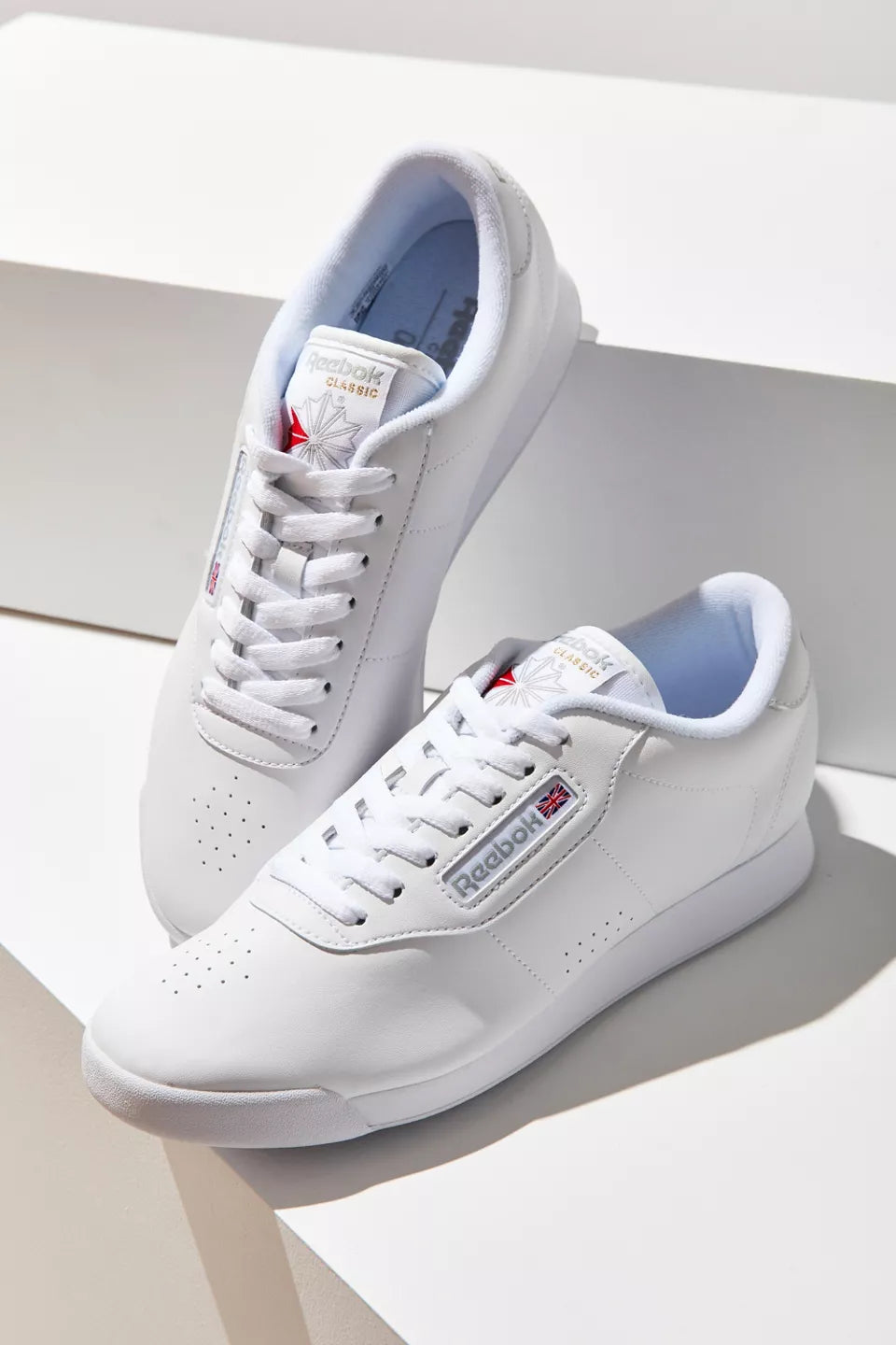 R-Q12 (Women princess white) 32295630