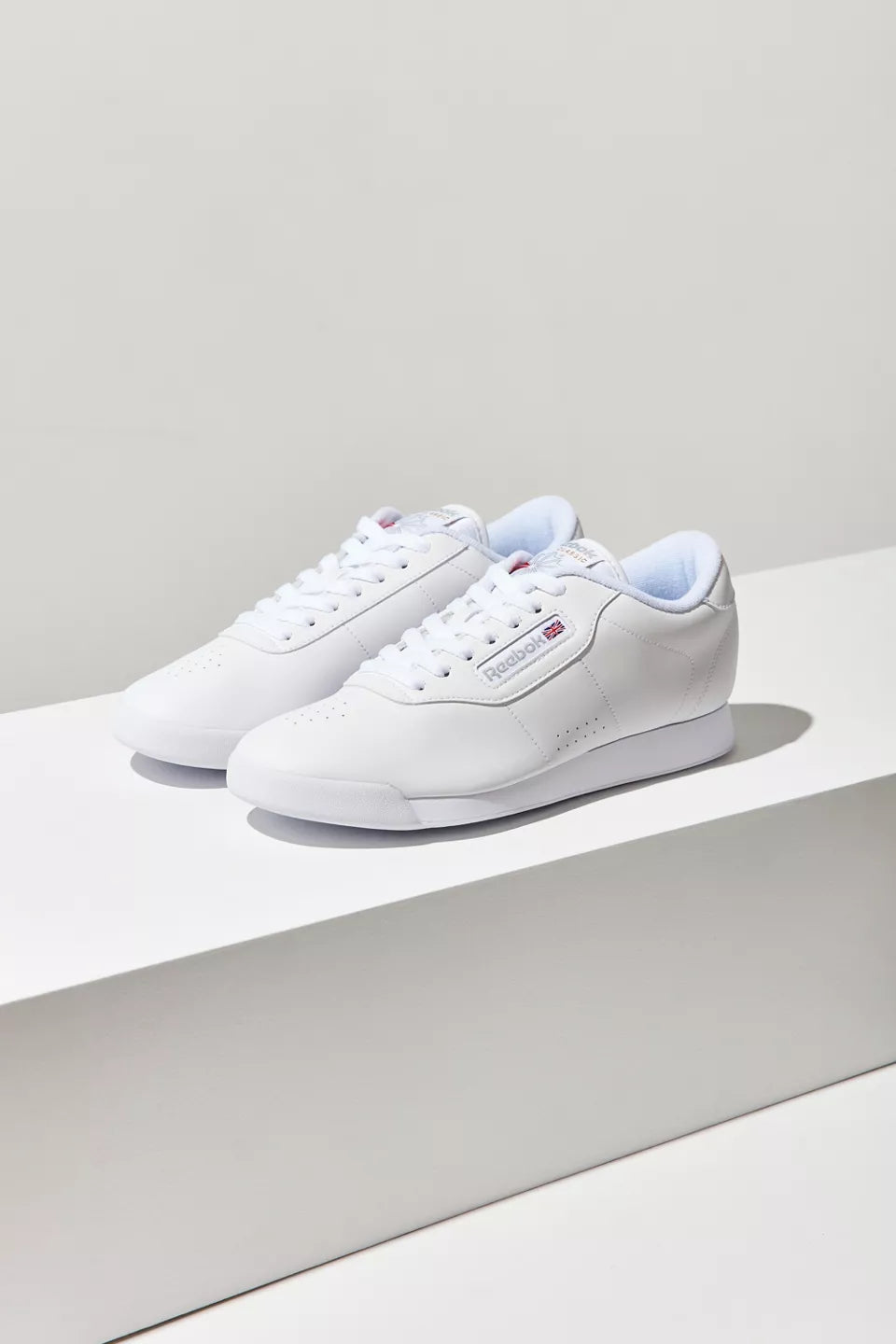 R-Q12 (Women princess white) 32295630