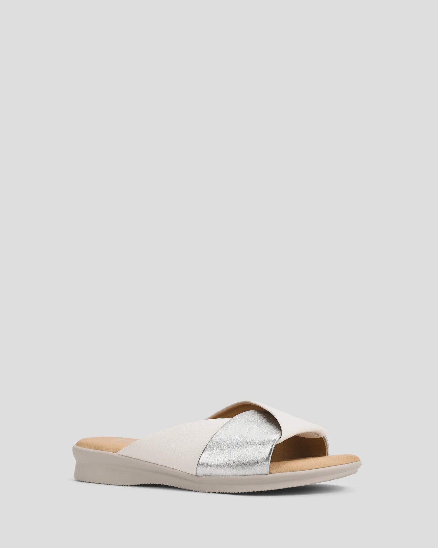 HP-Q4 (Hush puppies nara sandals white/silver) 52694000