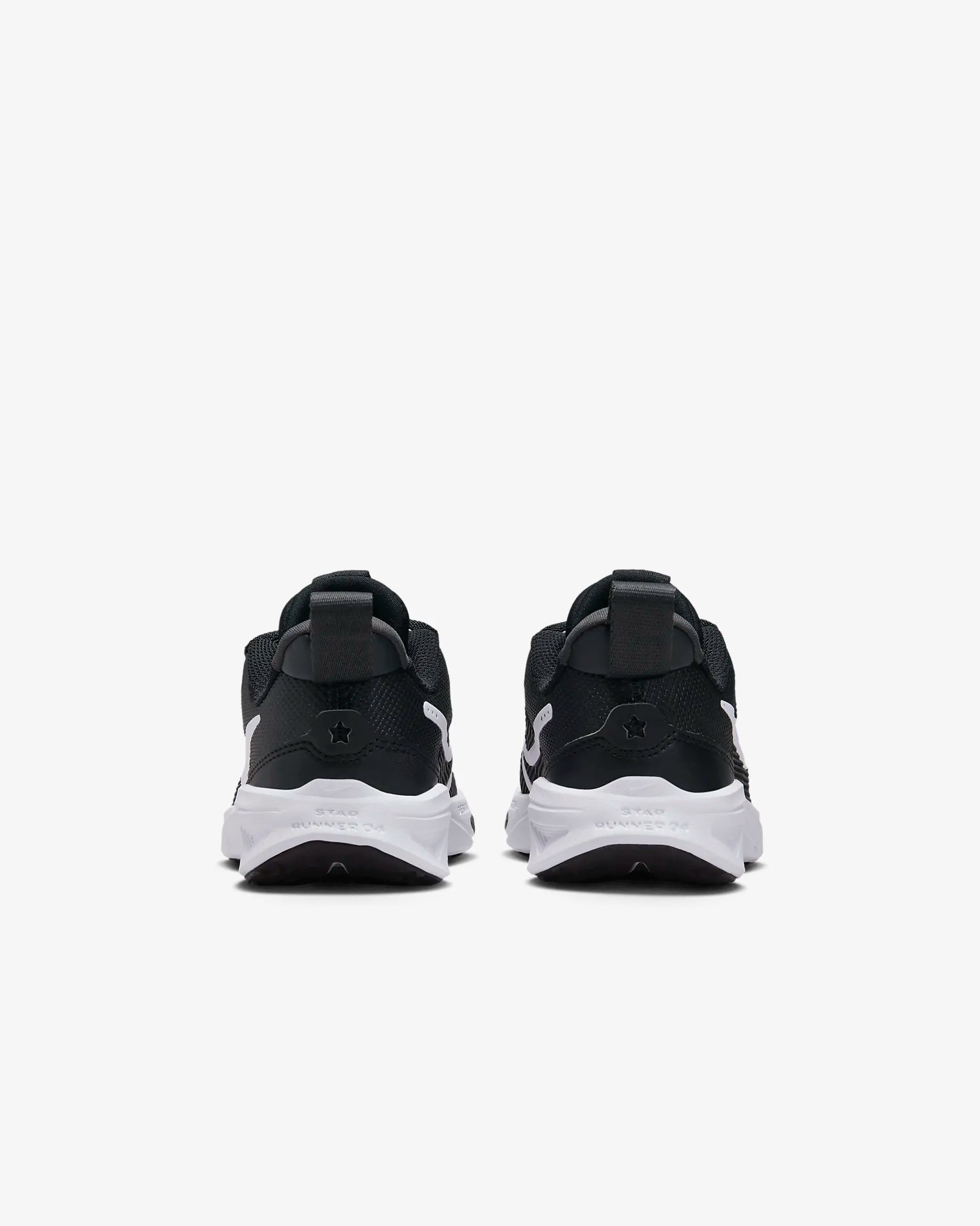 N-D136 (Nike star runner 4 nn black/white) 92394604