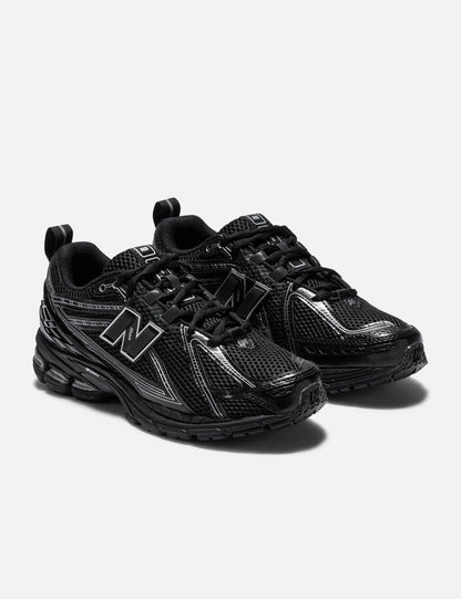 NB-K9 (New balance M1906V1 D width shoes black/silver) 726911250