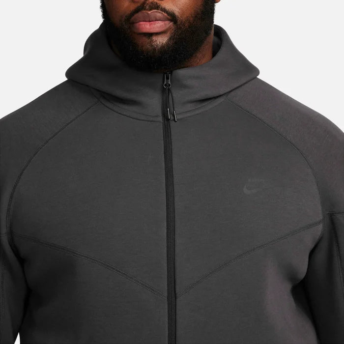 NA-M47 (Nike sportswear tech fleece windrunner antracite/black)
