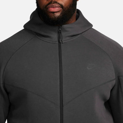 NA-M47 (Nike sportswear tech fleece windrunner antracite/black)