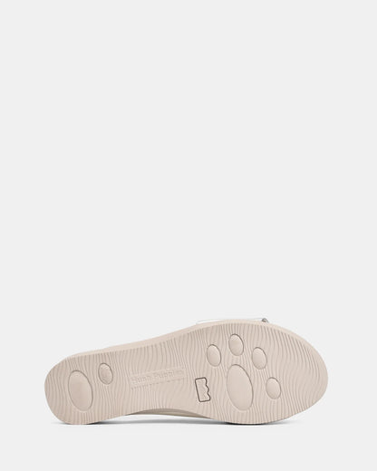 HP-Q4 (Hush puppies nara sandals white/silver) 52694000