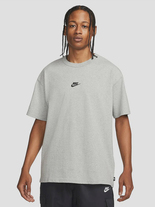 NA-R48 (Nike Sportswear Premium Essentials Tee Grey)