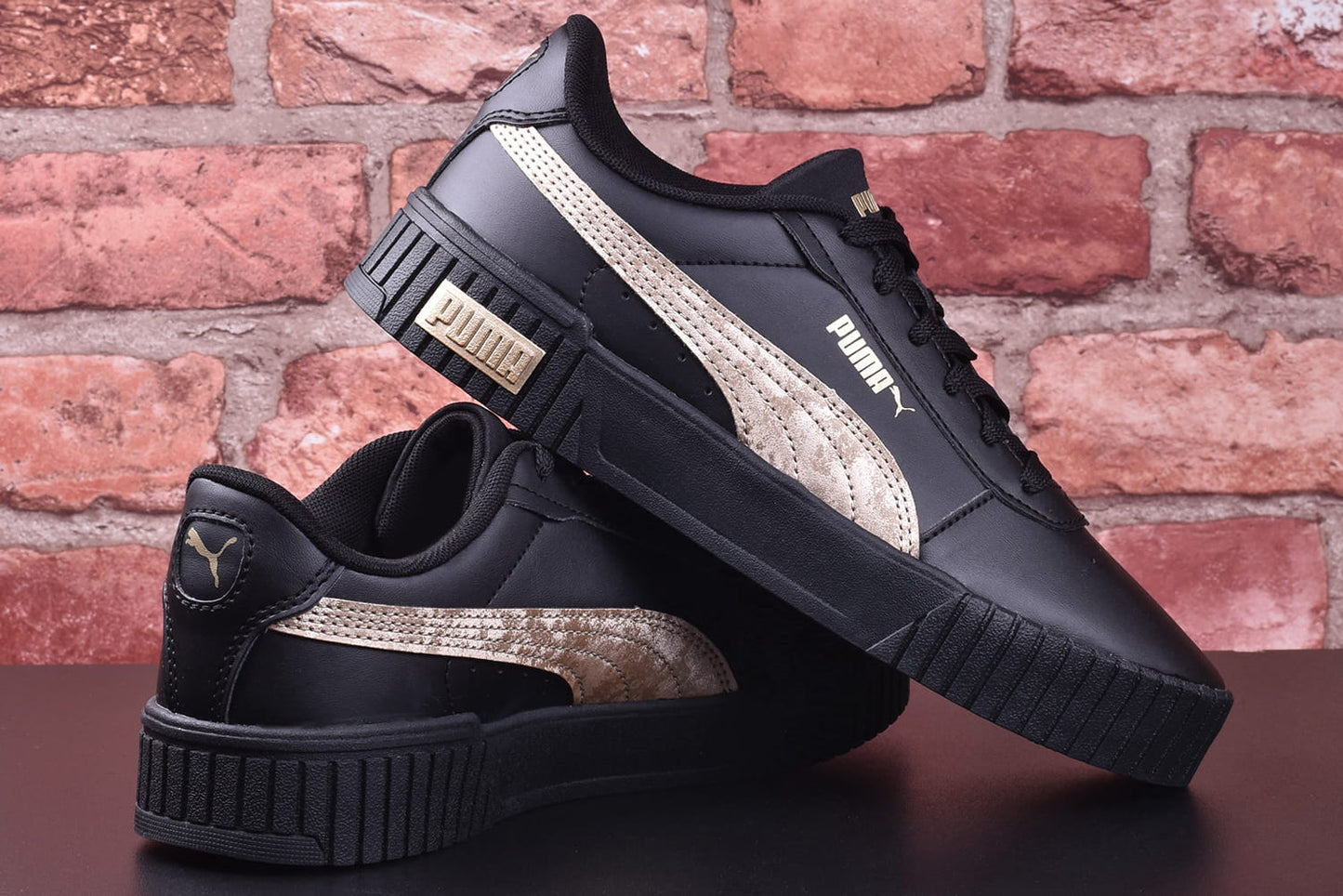 P-V44 (Puma carina 2.0 space metallics black/metallic gold) 92396500 PUMA