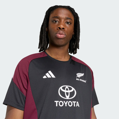 AA-F32 (Adidas all blacks performance tee all black/maroon) 52693638