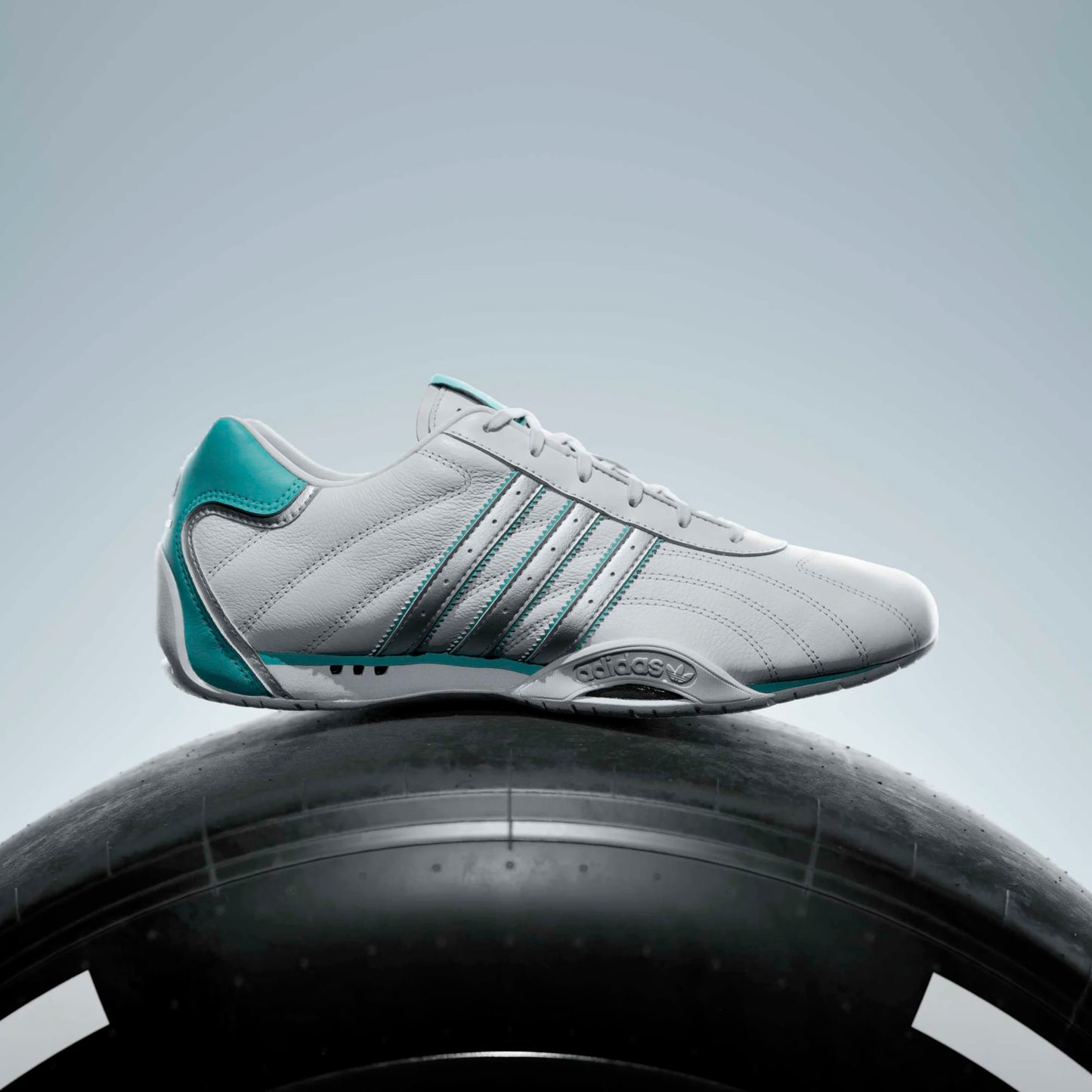 A-R72 (Adidas adiracer low mercedes amg petronas F1 team shoeswhite/matte silver/semi mint rush) 226910580