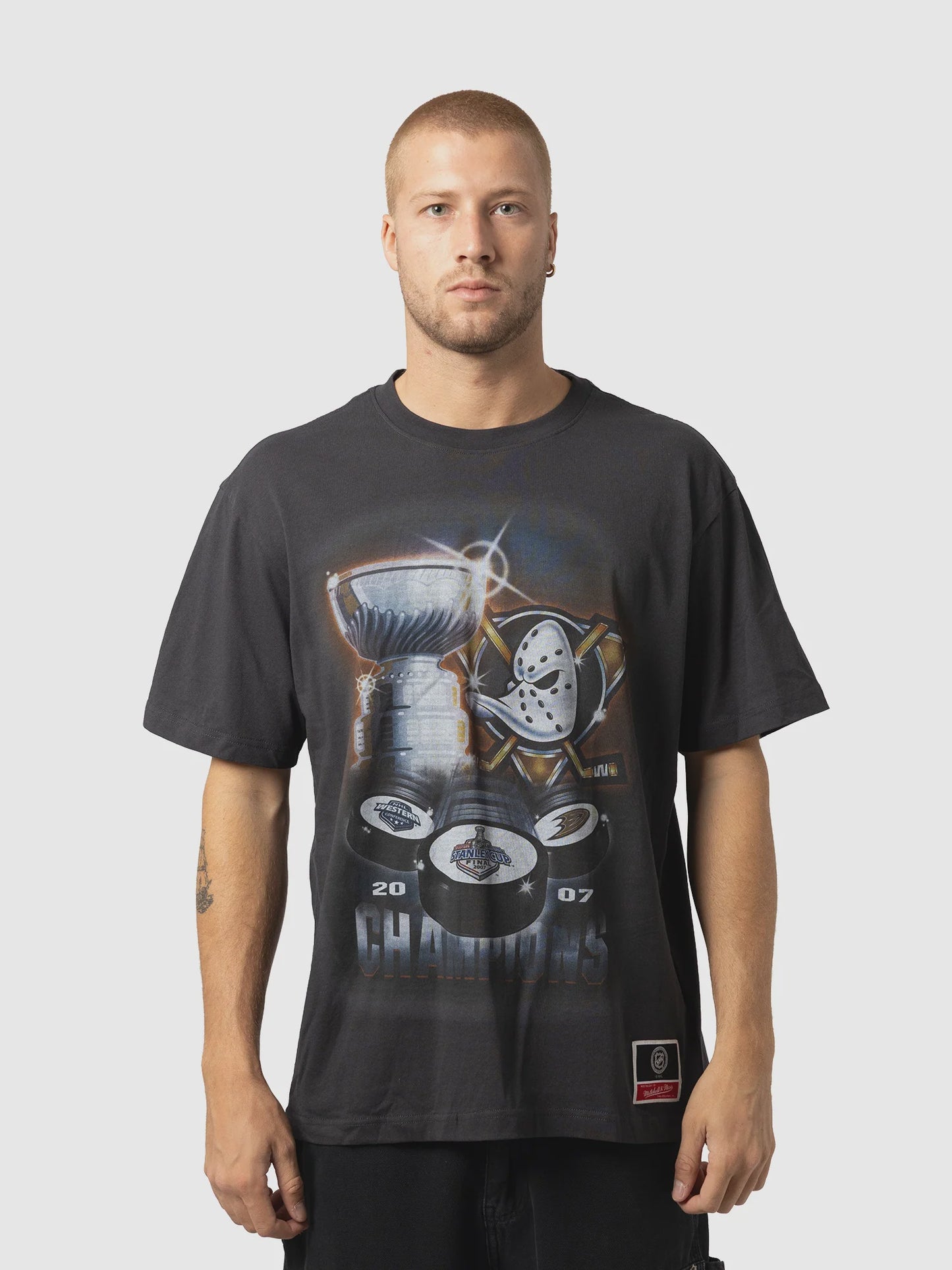 MNA-V50 (Mitchell & ness NHL 07 stanley cup champs tee anaheim mighty ducks washed black) 42692391