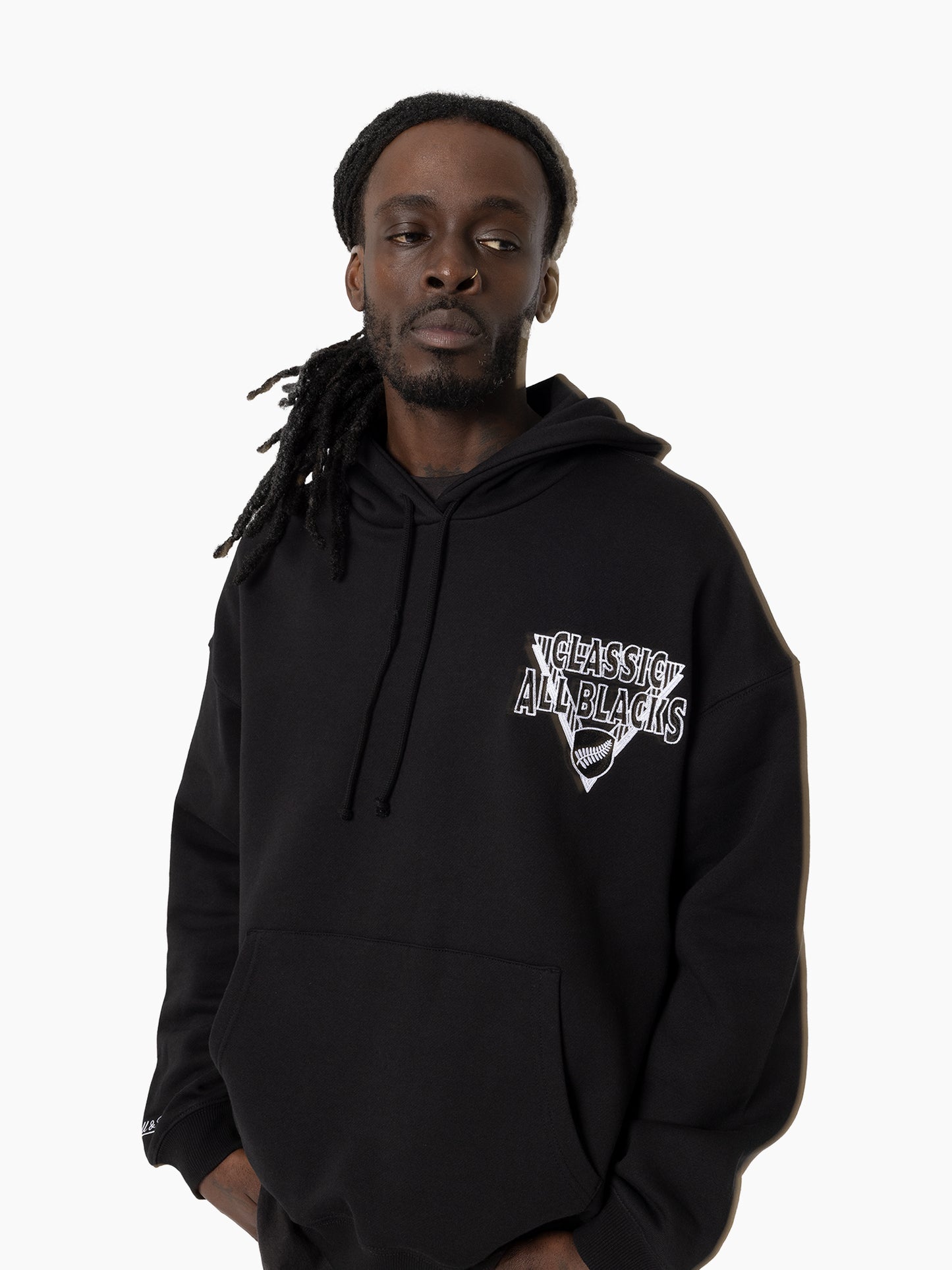 MNA-V45 (Mitchell & ness classic silver fern hoodie solid dyed black) 92595217
