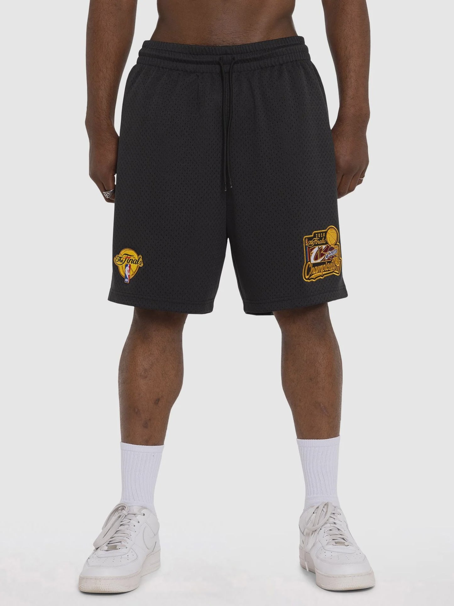 MNA-K37 (Mitchell and ness varsity shorts cavaliers black) 72494782