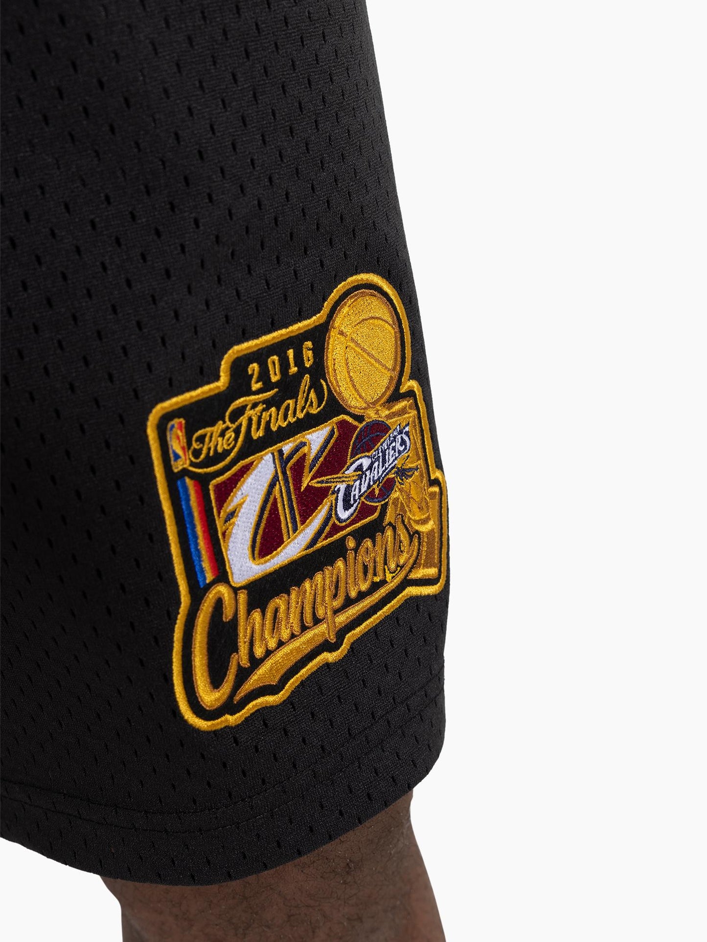 MNA-K37 (Mitchell and ness varsity shorts cavaliers black) 72494782