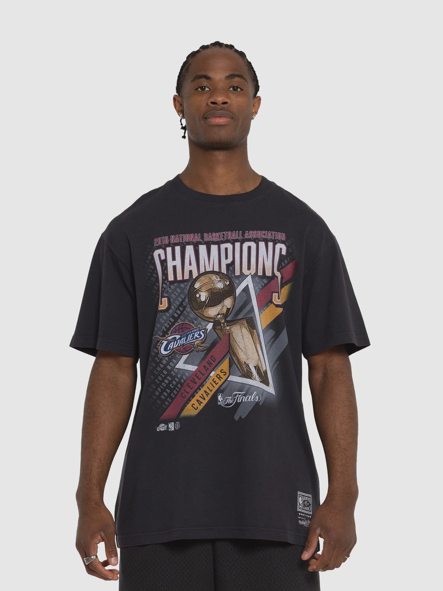 MNA-L37 (Mitchell and ness road to the finals tee cavaliers faded black) 72493913