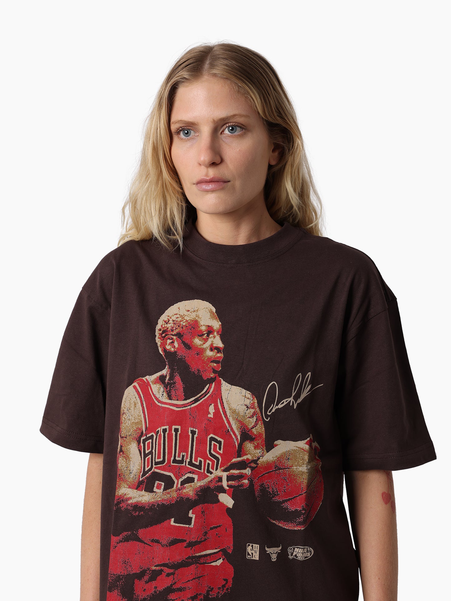 MNA-F46 (Mitchell & ness in the moment tee bulls rodman seal brown) 92593043