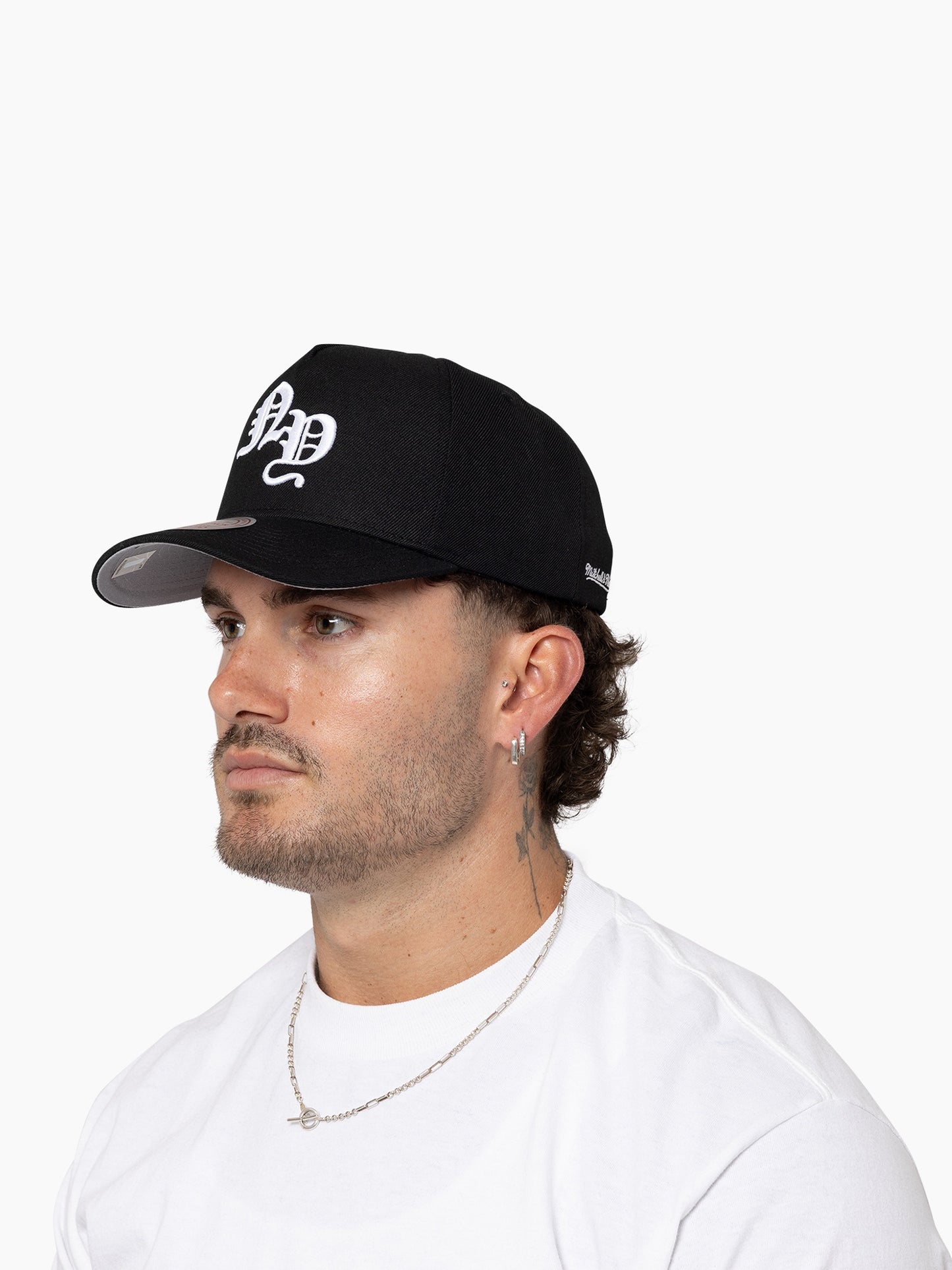 MNA-Q44 (Mitchell & ness gothic letter pro pinch snapback new york knicks black osfm) 72592603