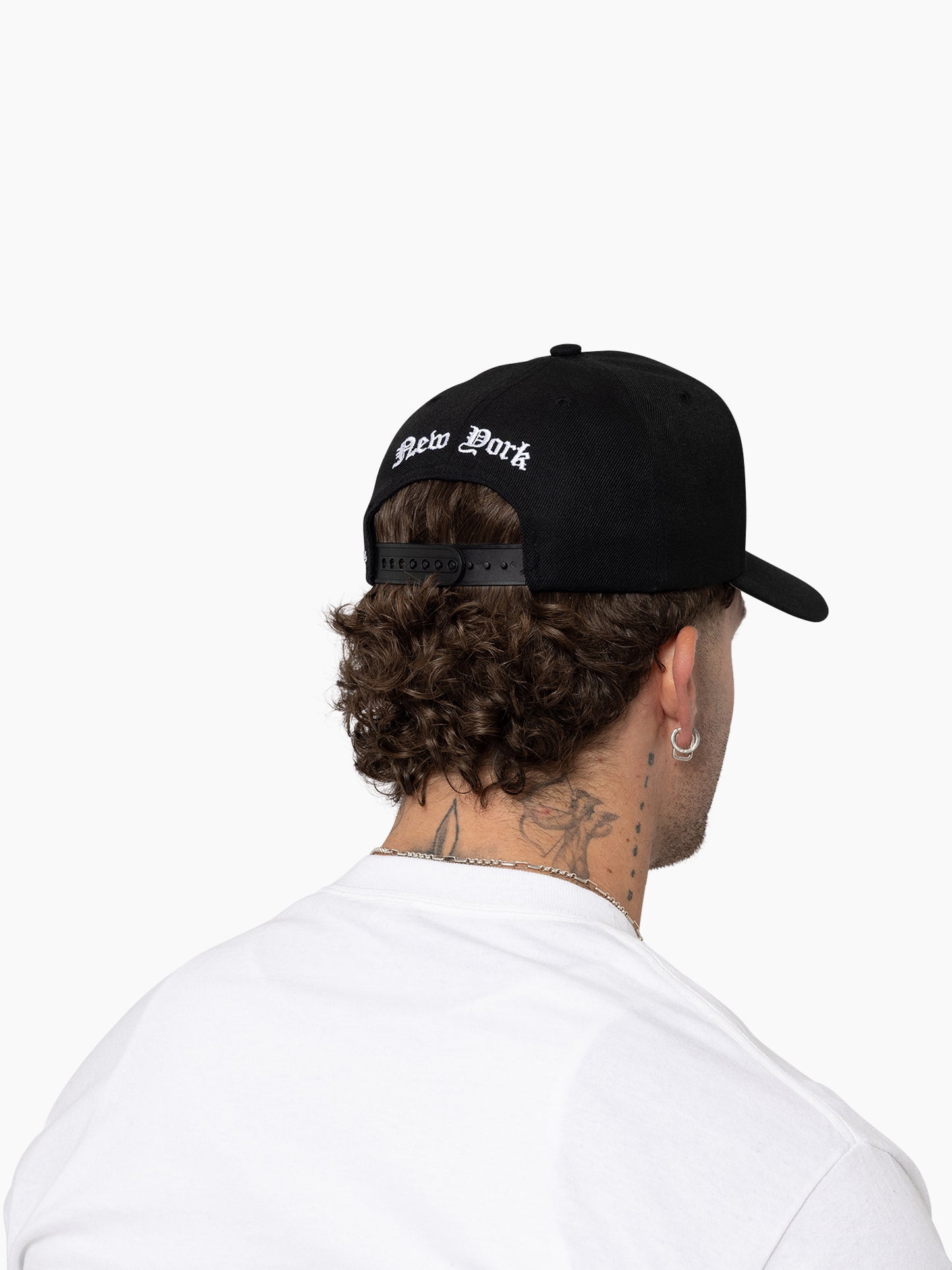 MNA-Q44 (Mitchell & ness gothic letter pro pinch snapback new york knicks black osfm) 72592603