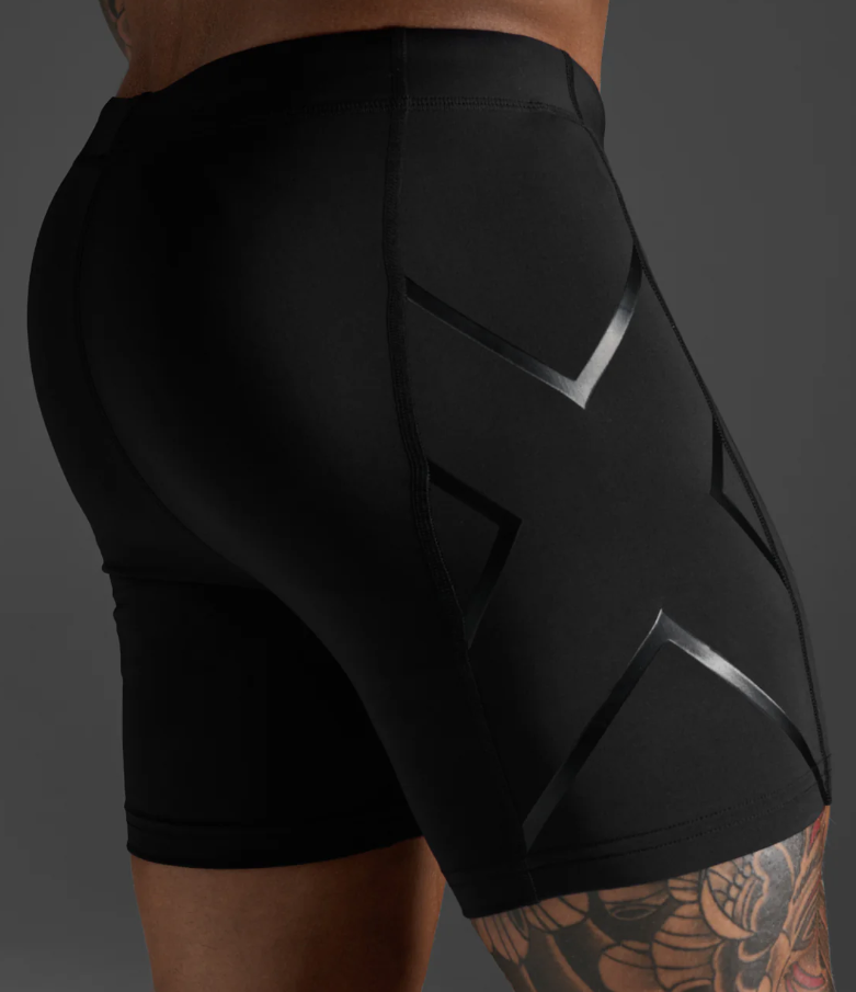 2XUA-O (2XU core compression 1/2 short black) 82495000