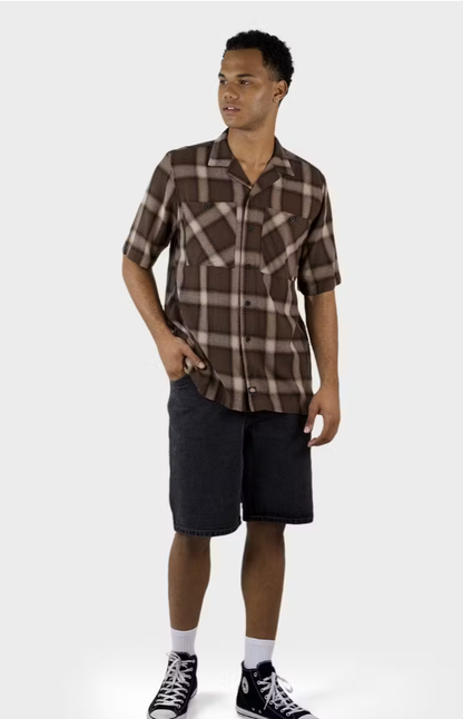 D-A7 (Dickies down south short sleeve relaxed fit camp collar shirt timber brown) 92495215