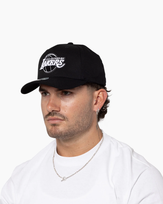 MNA-K46 (Mitchell & ness black & white lakers flex fit snapback black osfm) 92592391