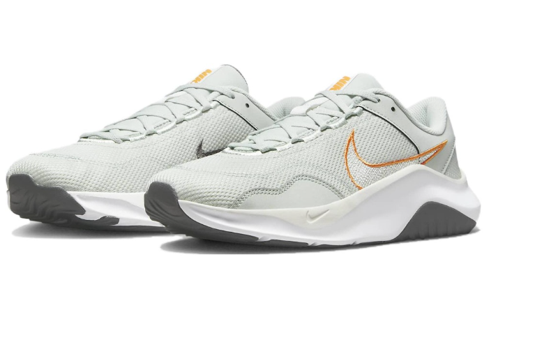 N-N139 (Nike legend essential 3 next nature silver/white)