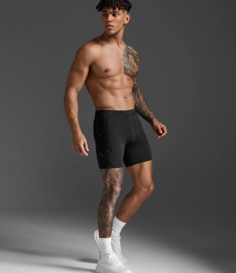 2XUA-O (2XU core compression 1/2 short black) 82495000