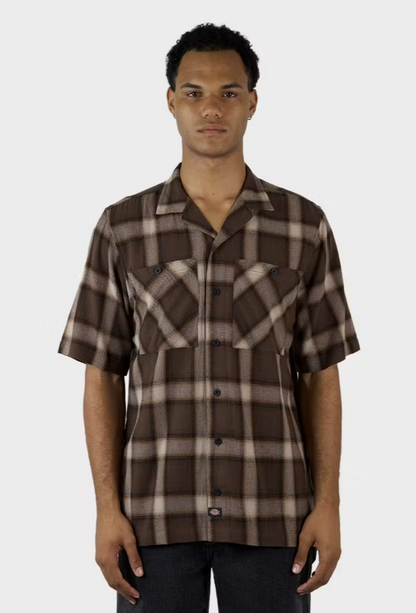 D-A7 (Dickies down south short sleeve relaxed fit camp collar shirt timber brown) 92495215